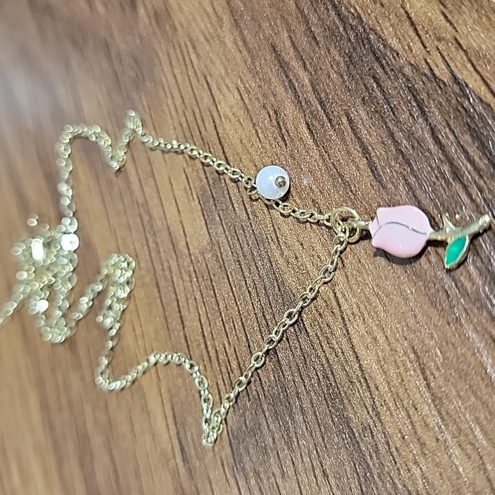 Tulip Faux Pearl Pendant Necklace